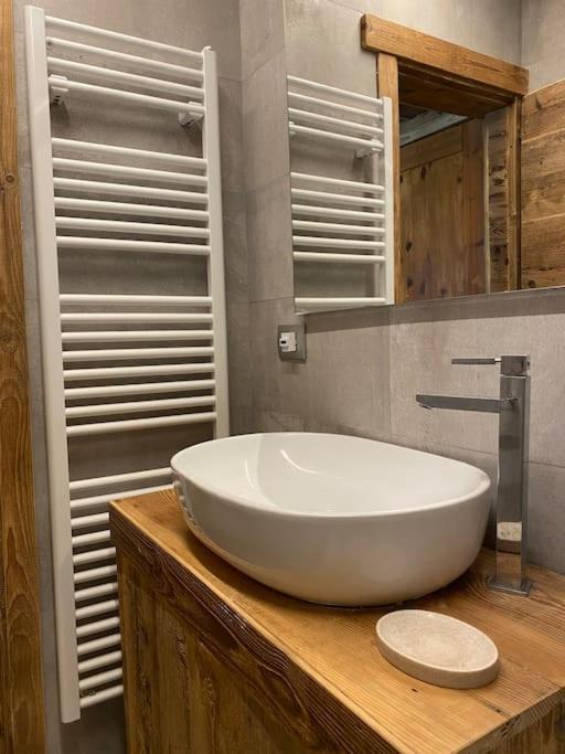 Incantevole Appartamento Stile Chalet Breuil Cervinia Exteriör bild